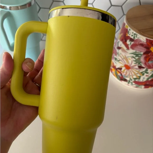 40 oz Hydro Flask Green Travel Tumbler - Picture 4 of 7